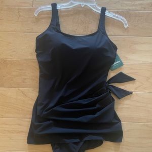 L.L. Bean Size 12 Black slimming sunblocking swimsuit w/ underwire flattering